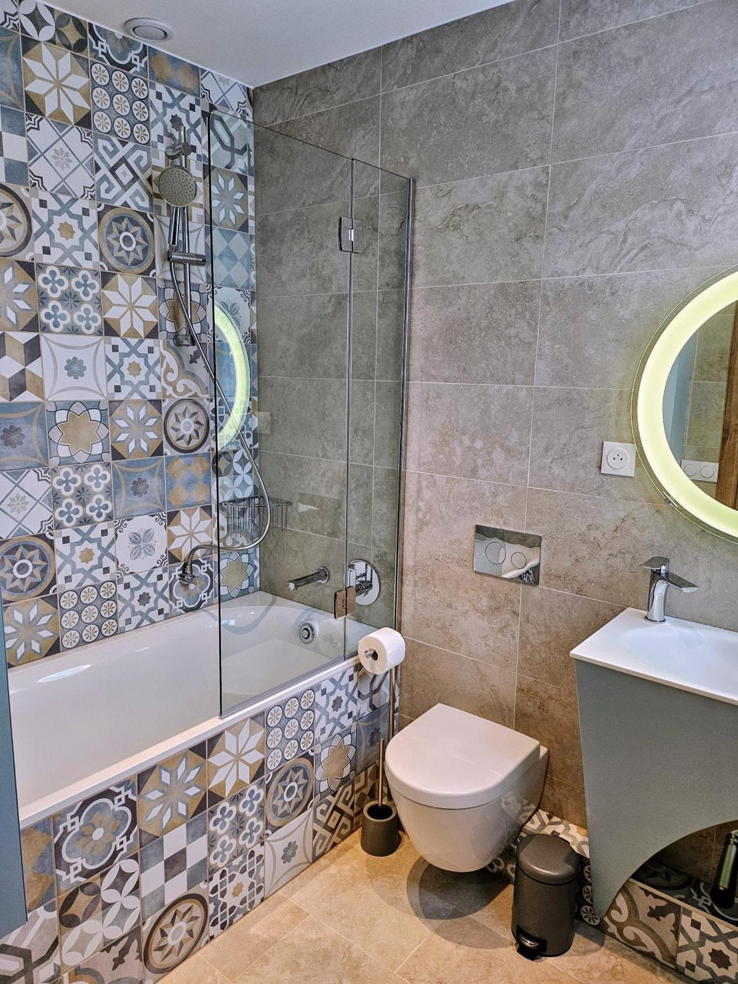 Charmant Studio Pres De La Plage Avec Jacuzzi Et Terrasse Privative Villeneuve-Loubet Exteriér fotografie