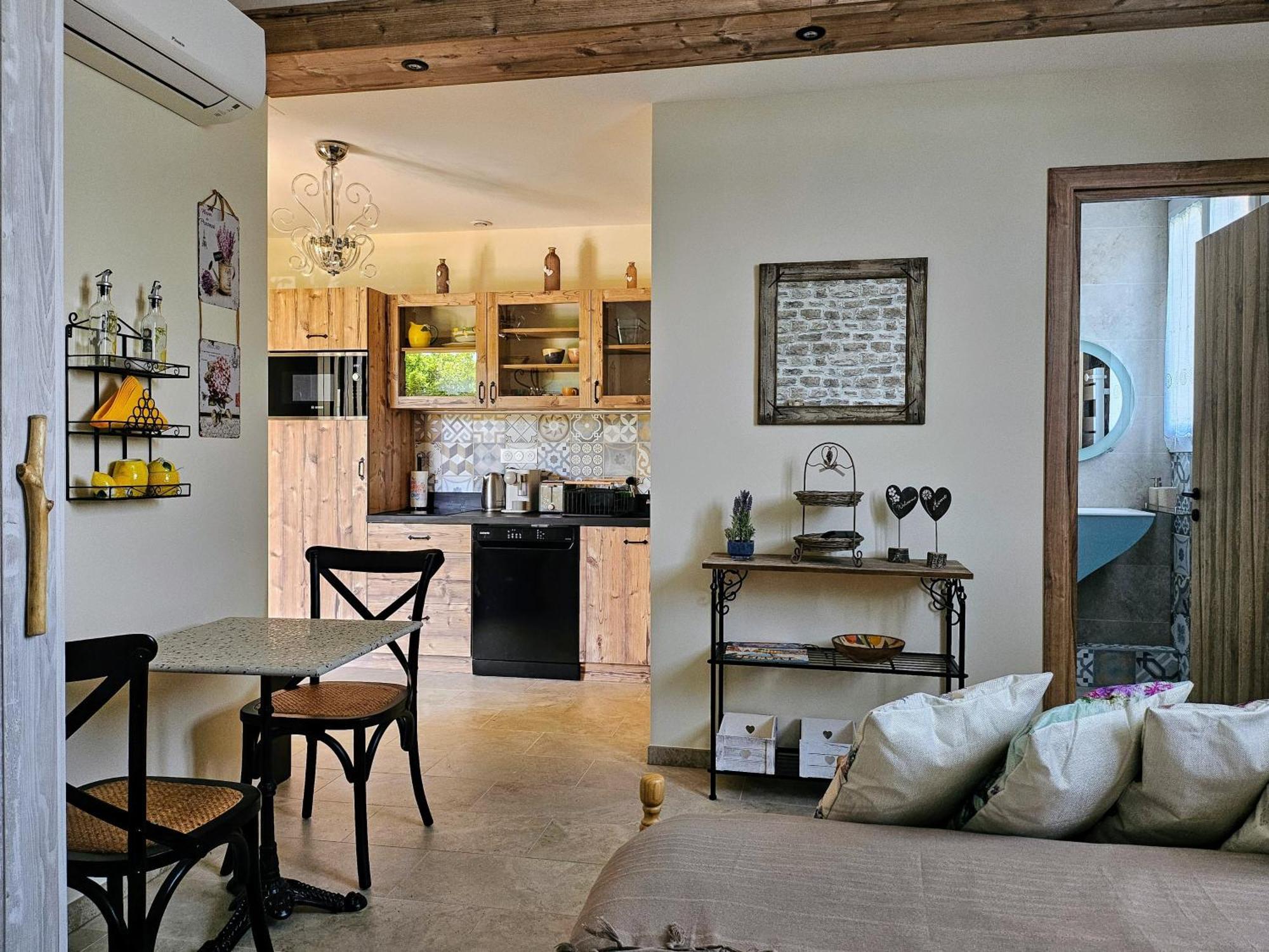 Charmant Studio Pres De La Plage Avec Jacuzzi Et Terrasse Privative Villeneuve-Loubet Exteriér fotografie