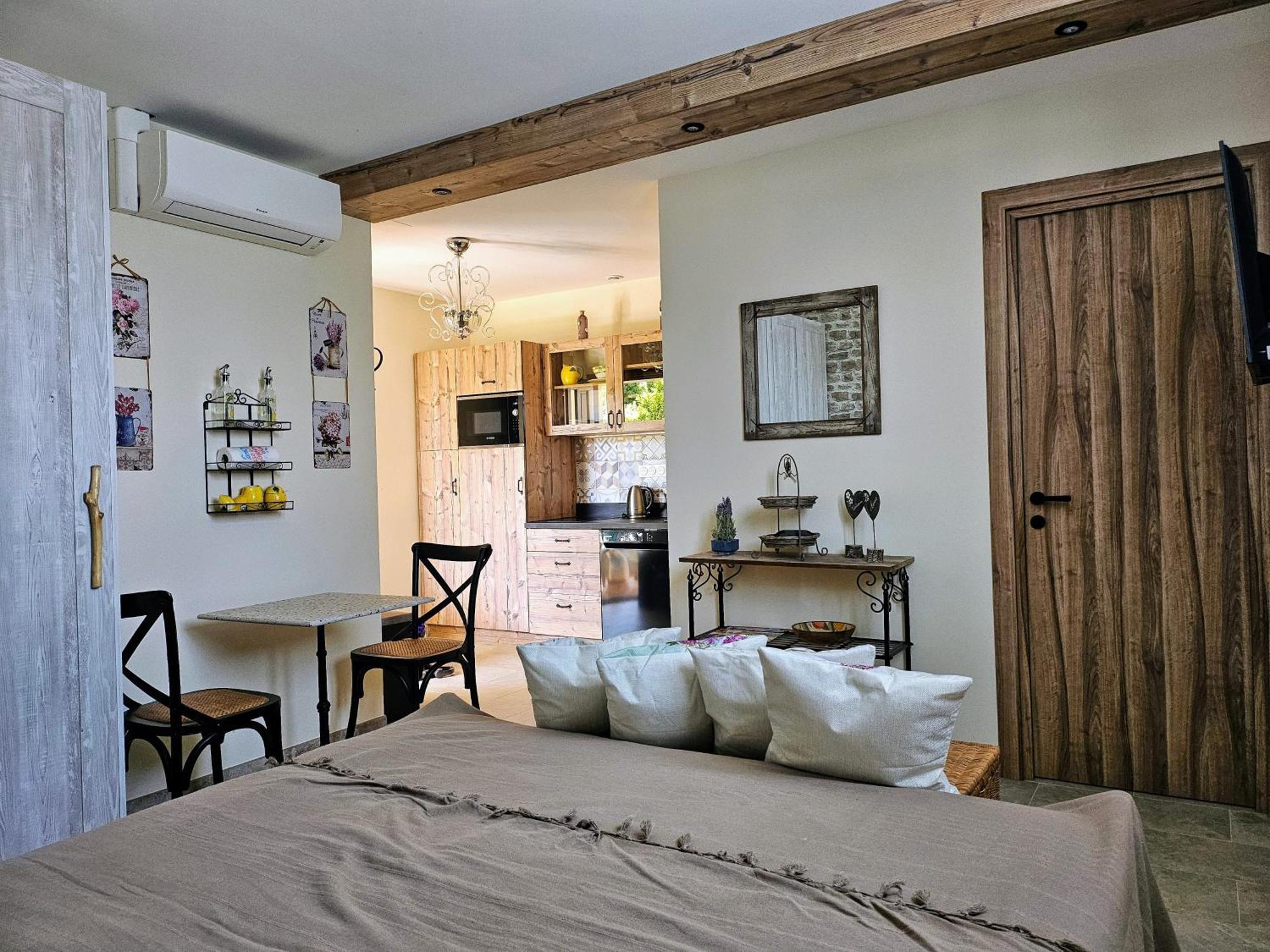 Charmant Studio Pres De La Plage Avec Jacuzzi Et Terrasse Privative Villeneuve-Loubet Exteriér fotografie