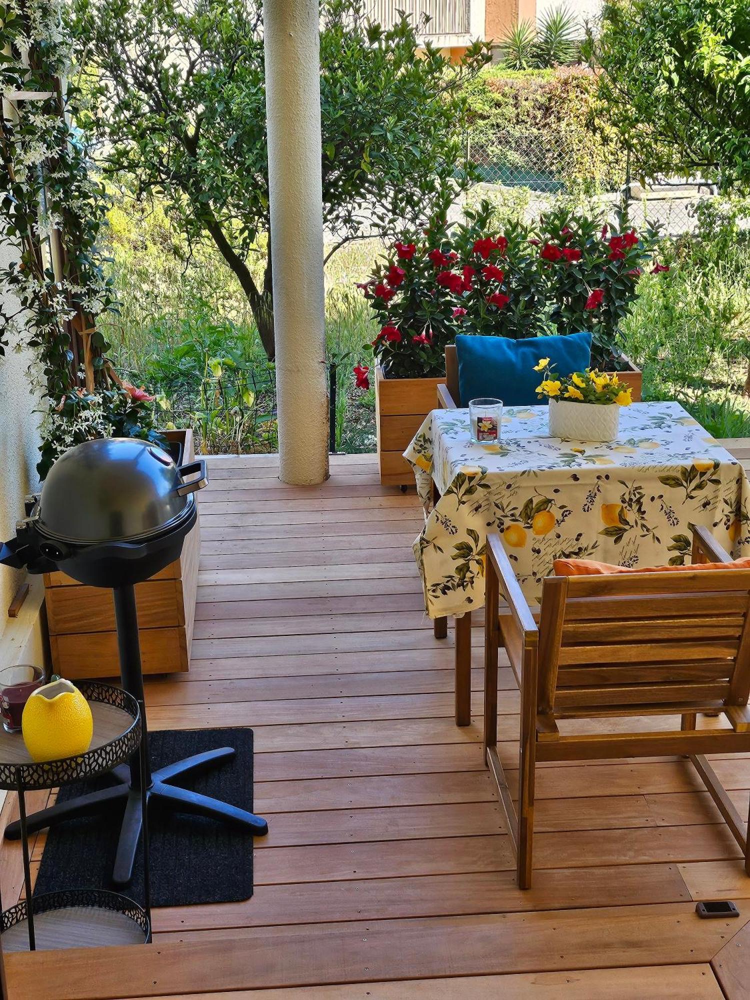 Charmant Studio Pres De La Plage Avec Jacuzzi Et Terrasse Privative Villeneuve-Loubet Exteriér fotografie