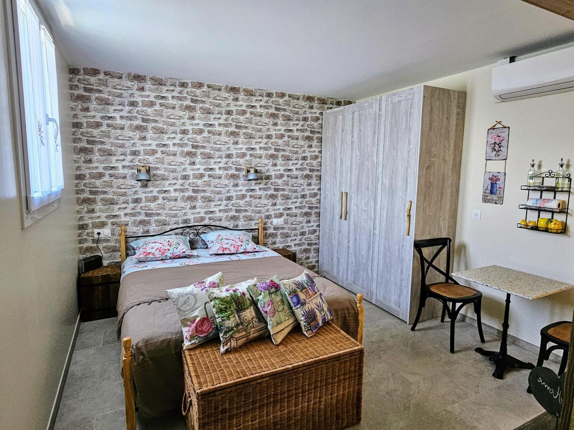 Charmant Studio Pres De La Plage Avec Jacuzzi Et Terrasse Privative Villeneuve-Loubet Exteriér fotografie